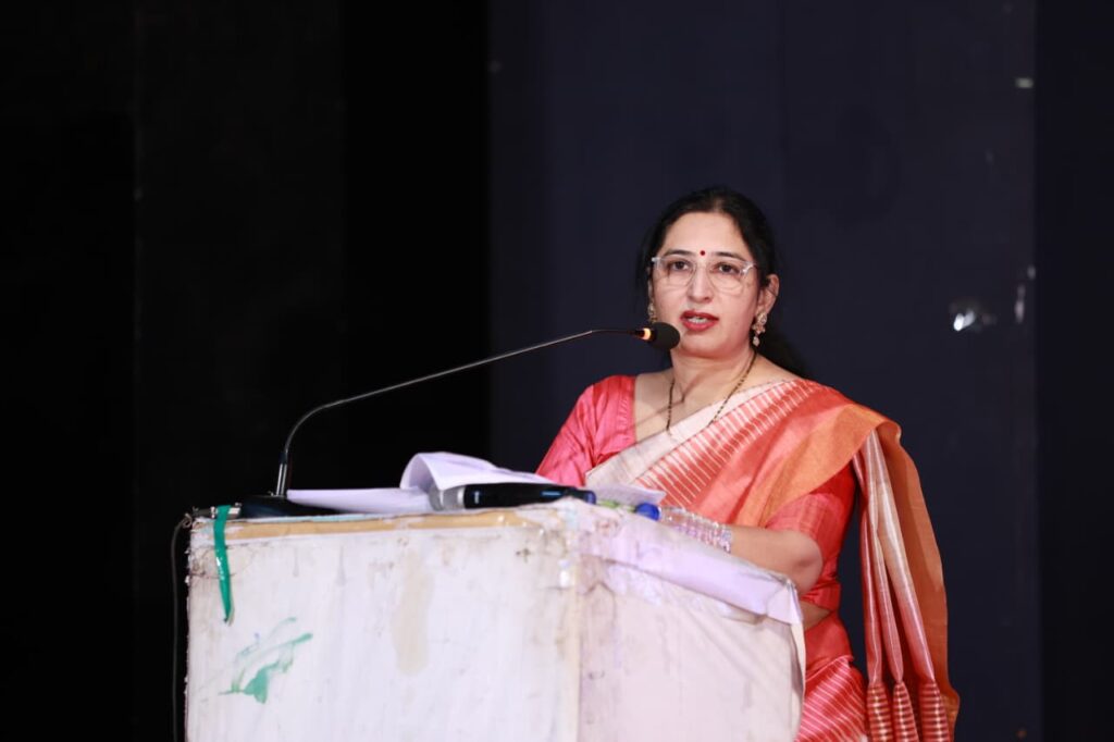 राष्ट्रप्रेम घोषणांमध्ये नव्हे तर कृतीतून व्यक्त झाले पाहिजे – अनुजा डोईफोडे