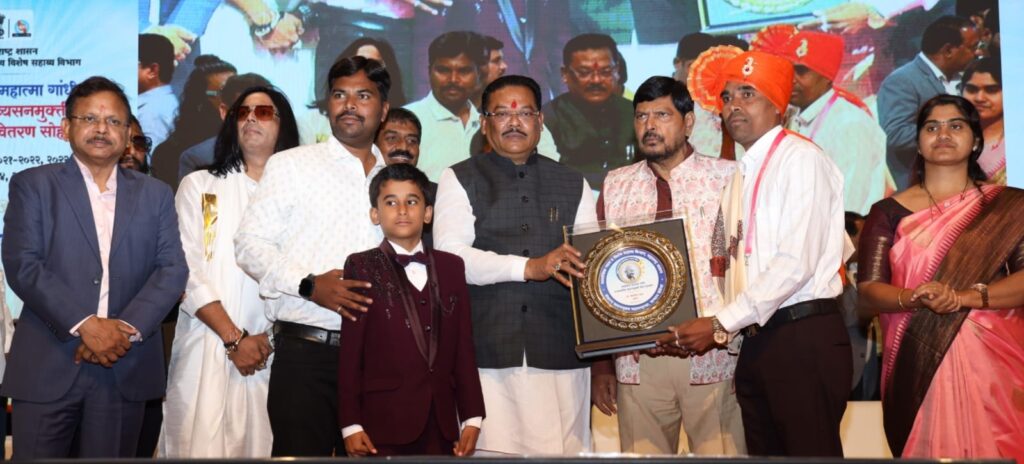 पत्रकार डॉ. मोहसीन खान यांना राज्यस्तरीय व्यसनमुक्ती पुरस्कार