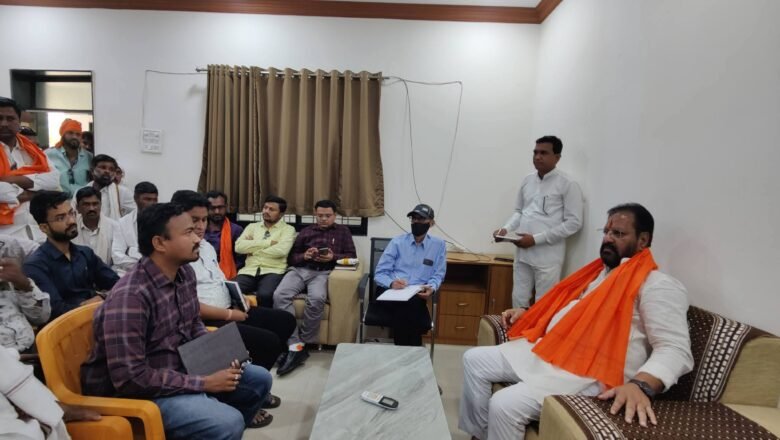 हदगाव येथे वीज समस्यांवर आढावा बैठक; तक्रारी तातडीने सोडवण्याचे निर्देश