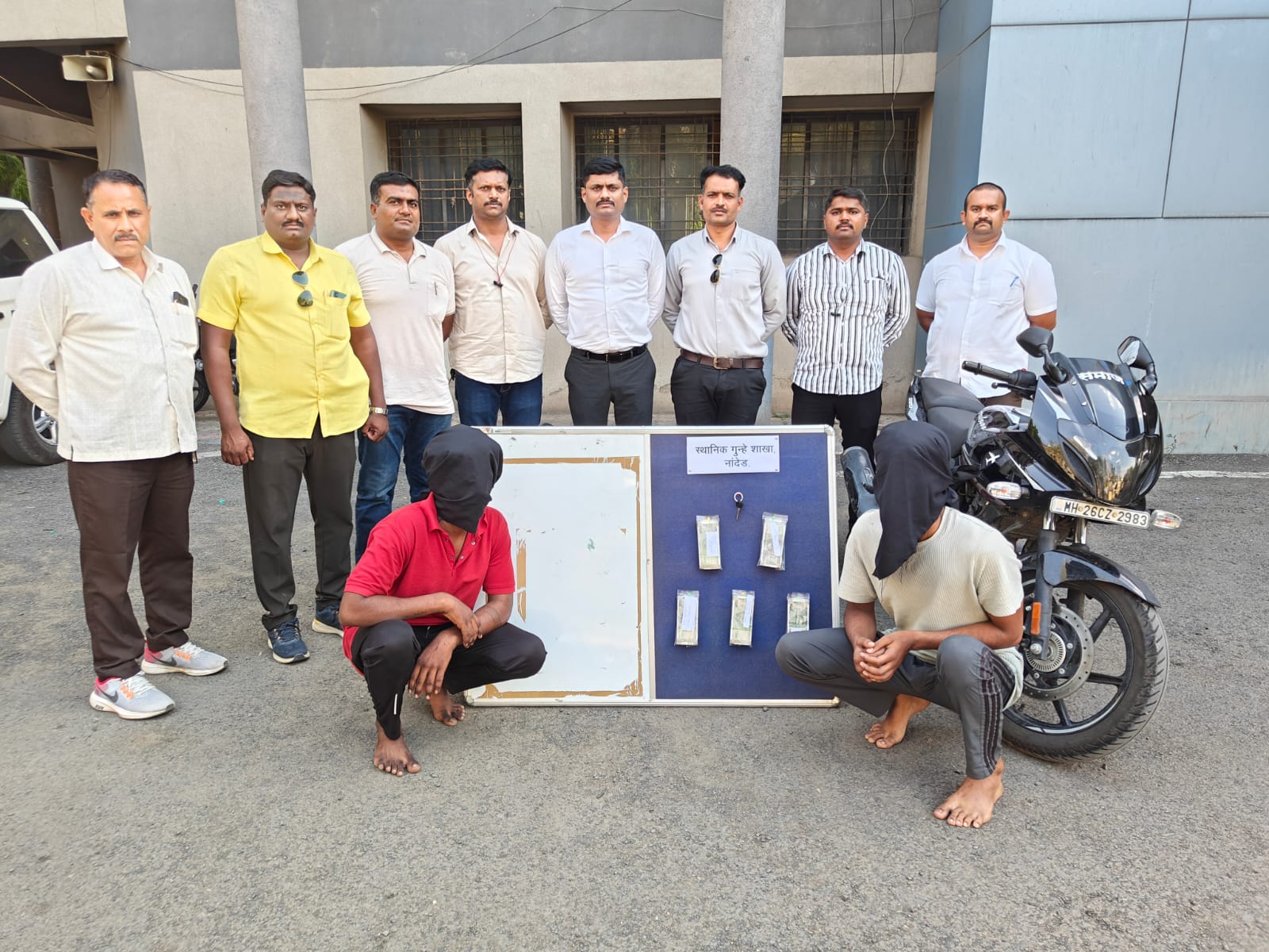 बॅग लिफ्टिंग टोळीचा पर्दाफाश; 4 लाखांचा मुद्देमाल जप्त, पाच आरोपी ताब्यात