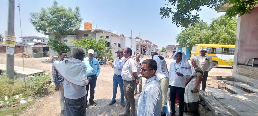 कुंटूर तांडा येथे डेंग्यूचा संशय; जिल्हा हिवताप अधिकारी डॉ. अमृत चव्हाण यांची तातडीची भेट