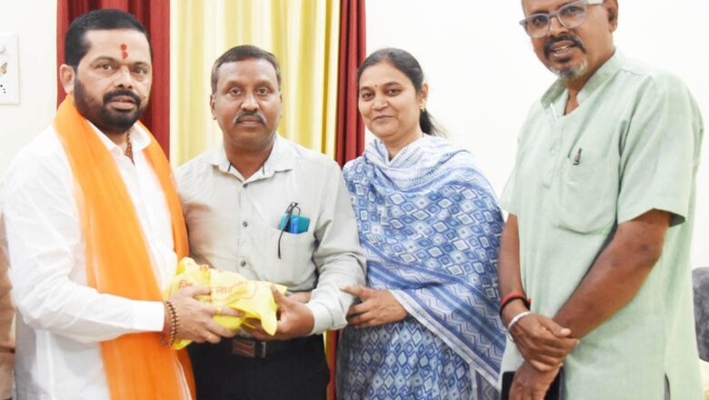 प्रथमेशच्या वैद्यकीय स्वप्नांना नवे बळ; कॅप्टन आशिष दामले यांची ₹1 लाखांची मदत