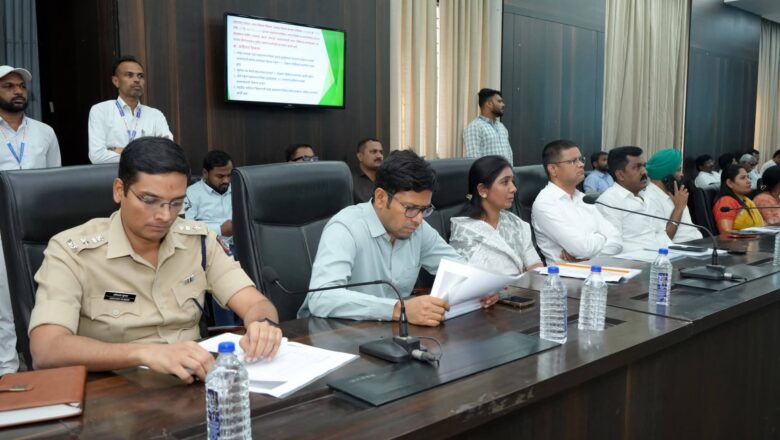 नांदेड शहरातील अनधिकृत होर्डिंग्स व बॅनर्सवर कठोर कारवाई; संयुक्त बैठकीत महत्त्वपूर्ण निर्णय