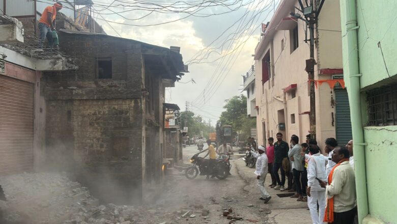 जुन्या लोहा शहरात जाणारा रस्ता होणार प्रशस्त; वर्षानुवर्षांची समस्या मार्गी, सहा मालमत्ताधारकांनी दिली जागा
