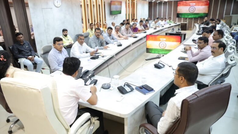 आदर्श आचारसंहितेचे काटेकोर पालन करा – जिल्हाधिकारी राहुल कर्डिले