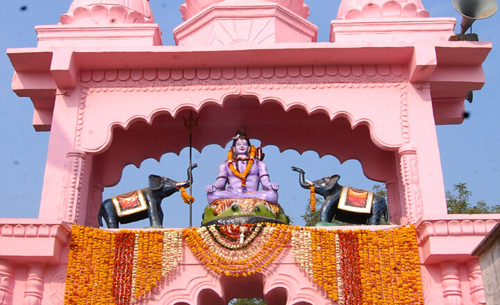 हिमायतनगरच्या श्री परमेश्वर मंदिरात अधिकमासानिमित्त धार्मिक कार्यक्रमांचे आयोजन
