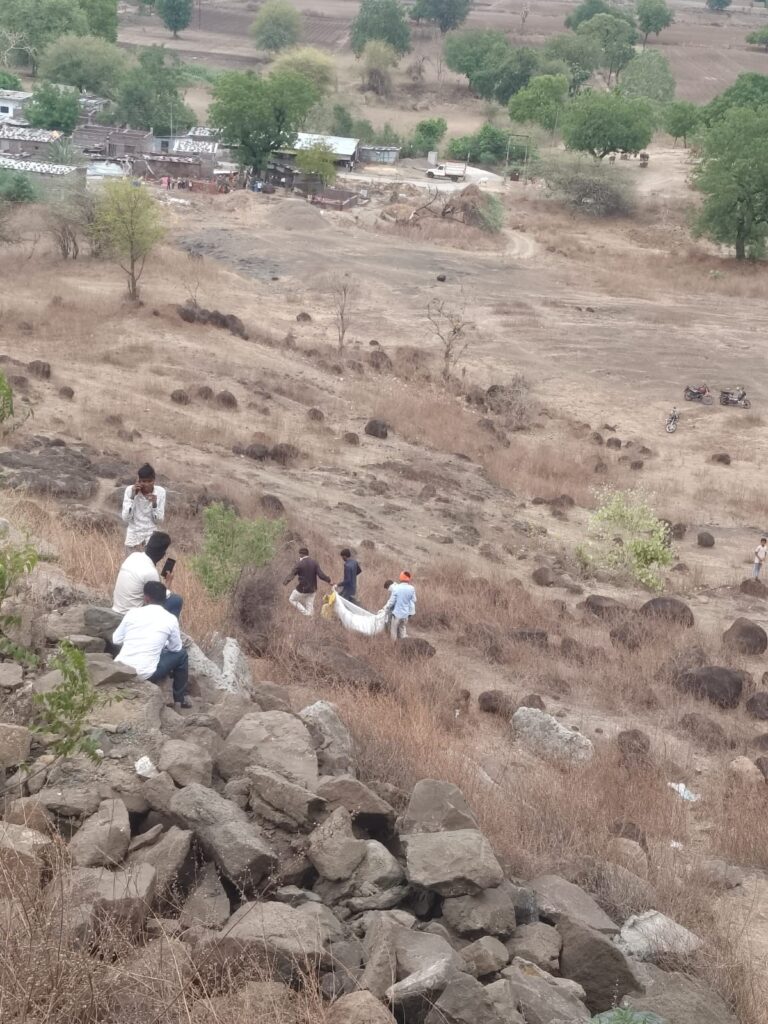 माहूरच्या मालवाडा घाटात अज्ञात व्यक्तीचा मृतदेह आढळला; घातपात की अपघात? तपास सुरू
