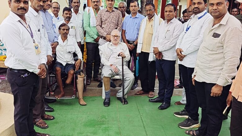 हदगाव येथे दिव्यांगांसाठी ‘ऑन दि स्पॉट’ शिबिर; कृत्रिम अवयव व साहित्याचे तात्काळ वितरण