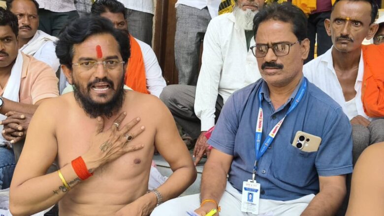 हिमायतनगर तहसील प्रशासन जागे झाले! वडगावकरांच्या अर्धनग्न आंदोलनानंतर अधिकाऱ्यांची धावपळ