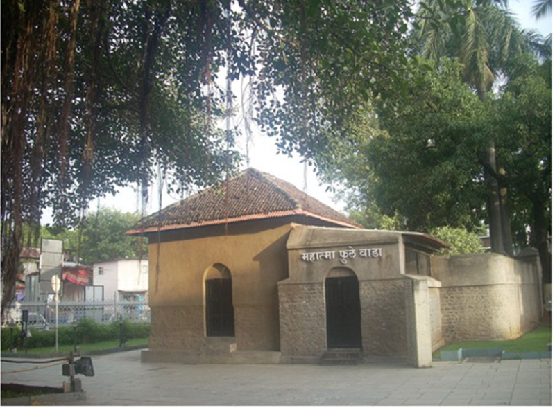 महात्मा फुले वाड्यातील वटपूजनावरील निर्बंध मागे; पारंपरिक पूजेस हिरवा कंदील