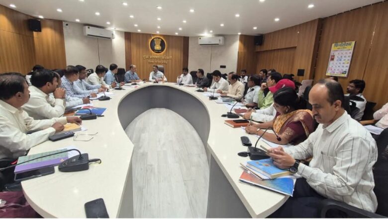 नांदेड जिल्हा परिषदेच्या मुख्य कार्यकारी अधिकारीपदी महेश पाटील रुजू; पहिल्याच दिवशी विकासकामांना गतीचे संकेत