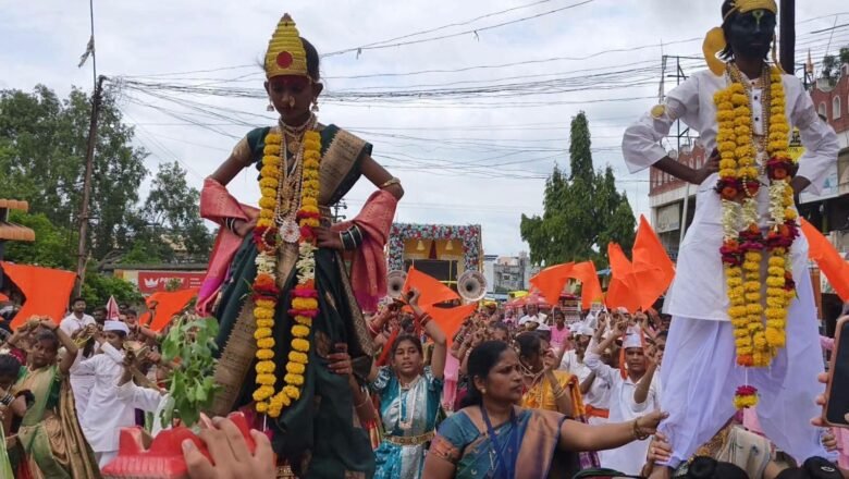 हुतात्मा जयवंतराव पाटील विद्यालयाच्या विद्यार्थ्यांची भक्तिमय ‘विद्यार्थी दिंडी’