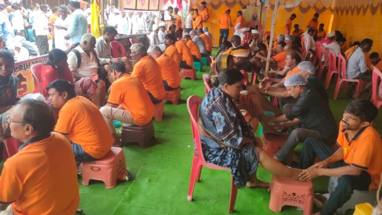 माऊली मित्र मंडळाकडून वारकऱ्यांची मनोभावे सेवा