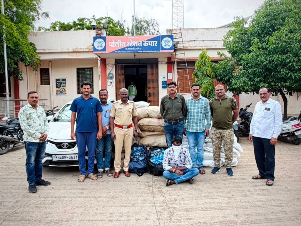 कंधार पोलिसांचा गुटख्याच्या तस्करांवर ‘सर्जिकल स्ट्राइक’! ₹8.88 लाखांचा प्रतिबंधित गुटखा जप्त