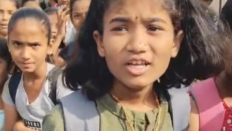 कामारी जिल्हा परिषद शाळेत शिक्षकांचा लेट-लतिफ कारभार; संतप्त पालकांचा घेराव