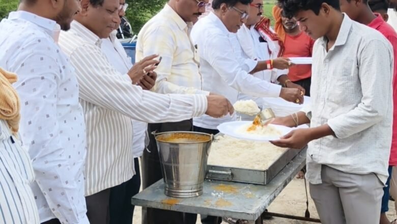 पावसासाठी मारोती रायाला साकडे ; पळशीकर परिवारातर्फे हजारो नागरिकांना अन्नदान