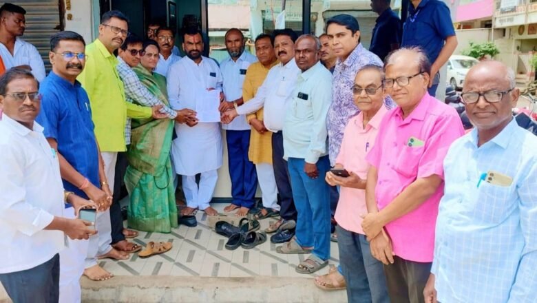 ‘हा रस्ता की खड्ड्यांचा सापळा?’; नागरिकांचा संताप, वामन पावडे मंगल कार्यालय ते छत्रपती नगर मार्गाची दुरवस्था