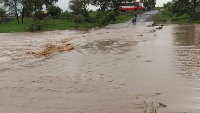 भिवरा नदीच्या पुरामुळे उमरा–परसराम तांडा मार्गावरील वाहतूक काही काळ ठप्प; पाणी ओसरताच मार्ग पुन्हा सुरू