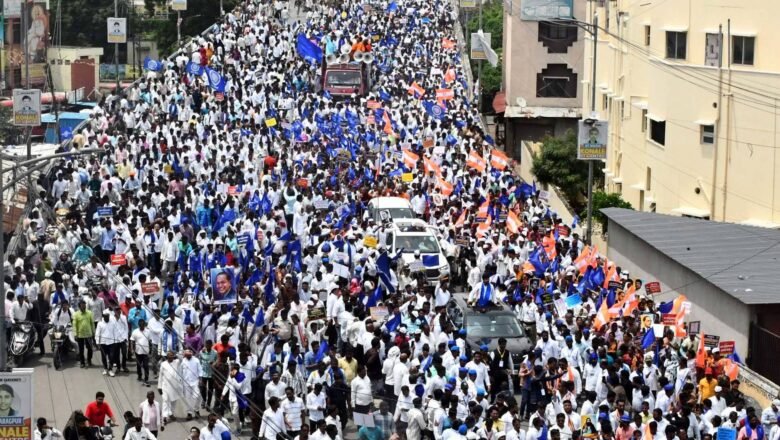 नांदेडमध्ये आरक्षण उपवर्गीकरणाविरोधात महामोर्चा; जिल्हाधिकारी कार्यालयावर धडक