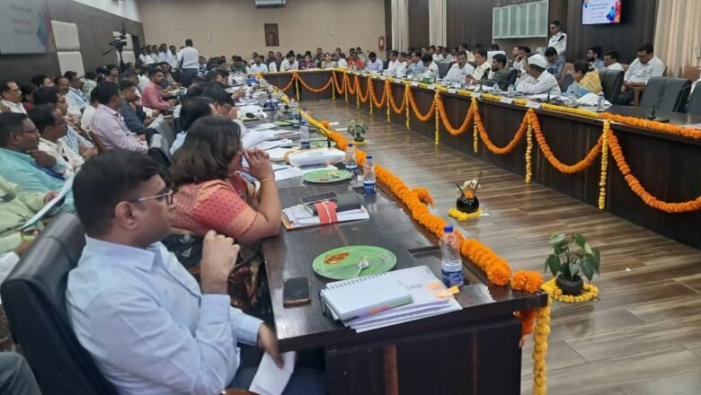 आदिवासी योजनांच्या अंमलबजावणीचा समितीकडून आढावा