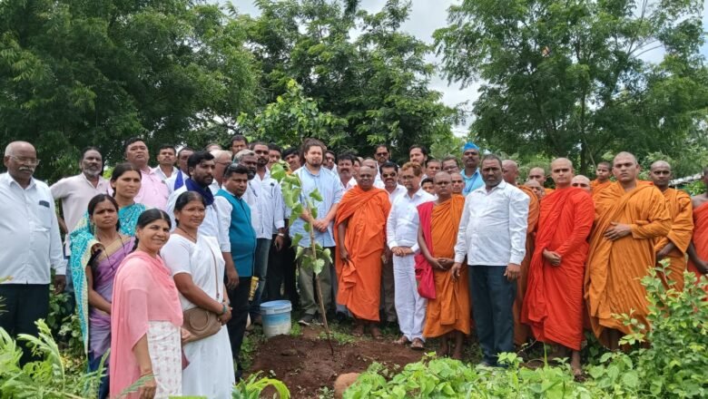 खुरगावच्या श्रामणेर प्रशिक्षण केंद्राला सुजात आंबेडकरांची सदिच्छा भेट