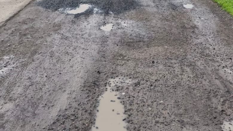 वॉर्ड क्रमांक १७ मधील रस्ता व नाल्यांच्या दुरवस्थेकडे नगरपंचायतीचे दुर्लक्ष – माजी नगरसेविका सौ. सुरेखा सातव