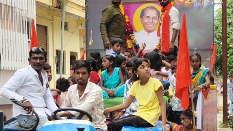 हिमायतनगरमध्ये अण्णाभाऊ साठे जयंतीनिमित्त भव्य शोभायात्रा