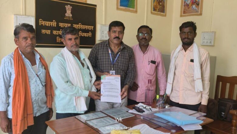भूमी अभिलेखचे अधिकारी मोजणीला गैरहजर; शेतकऱ्यांचा तहसील कार्यालयावर धडक मोर्चा