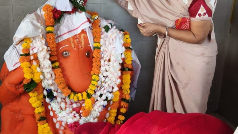 अंगारिका चतुर्थीनिमित्त वरदविनायकाच्या दर्शनासाठी भाविकांची गर्दी