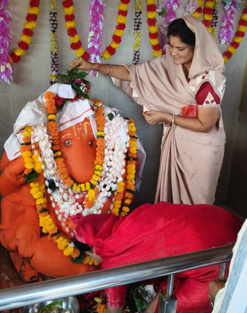अंगारिका चतुर्थीनिमित्त वरदविनायकाच्या दर्शनासाठी भाविकांची गर्दी