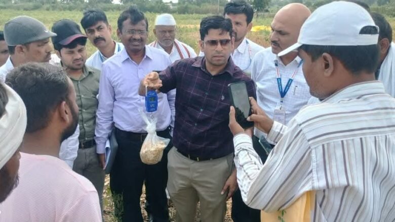 पीक कापणी प्रयोगासह जलतारा प्रकल्पाचे जिल्हाधिकाऱ्यांच्या हस्ते उद्घाटन